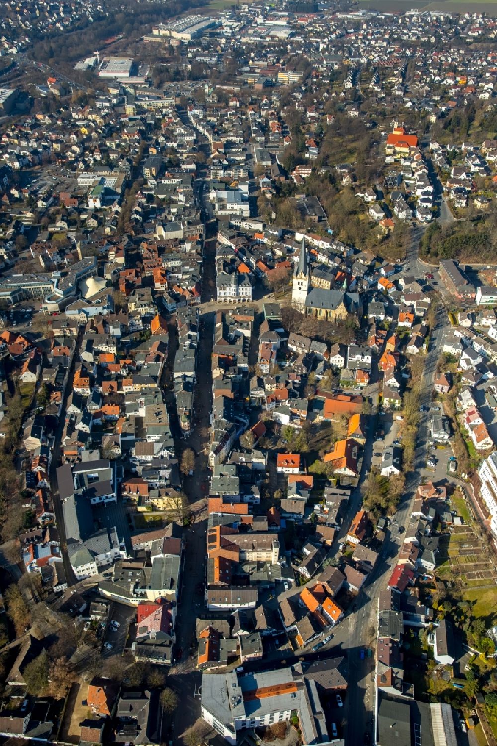 Menden (Sauerland) aus der Vogelperspektive: Stadtansicht vom Innenstadtbereich in Menden (Sauerland) im Bundesland Nordrhein-Westfalen