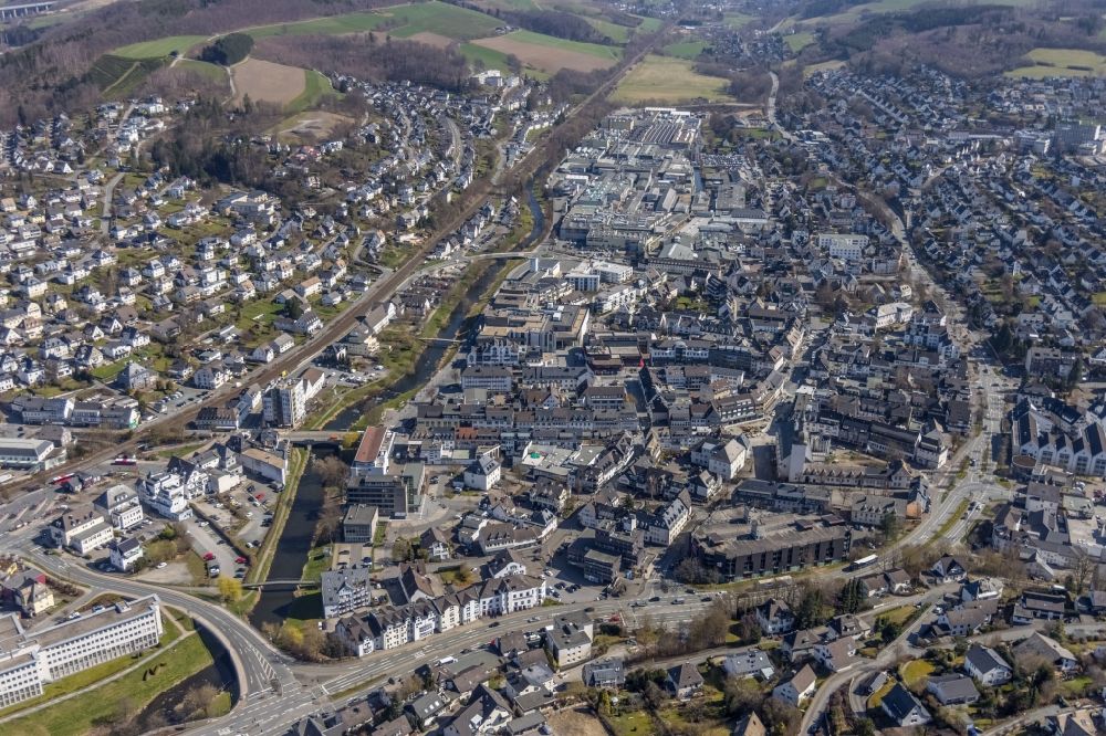 Luftaufnahme Meschede - Stadtansicht vom Innenstadtbereich in Meschede im Bundesland Nordrhein-Westfalen, Deutschland