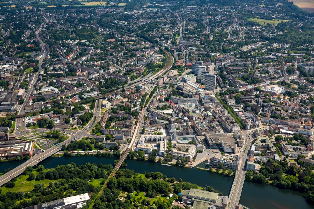 Luftaufnahme Mülheim an der Ruhr - Stadtansicht vom Innenstadtbereich in Mülheim an der Ruhr im Bundesland Nordrhein-Westfalen, Deutschland