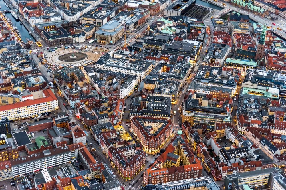 Luftaufnahme Kopenhagen - Stadtansicht vom Innenstadtbereich Montergade - Gothersgade - Christian IX's Gade im Ortsteil Indre By in Kopenhagen in Region Hovedstaden, Dänemark