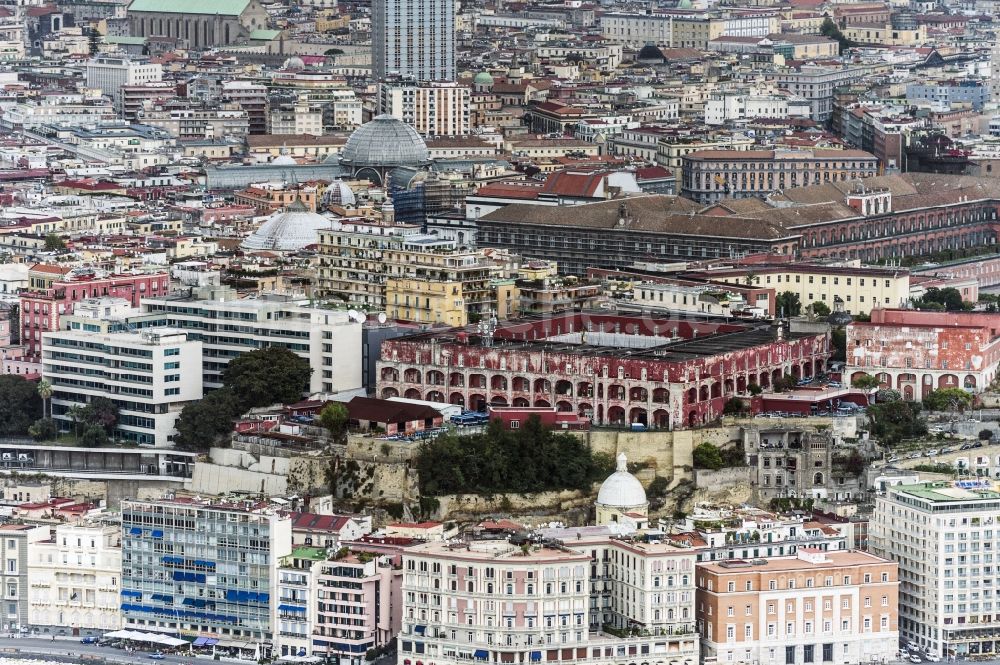 Neapel aus der Vogelperspektive: Stadtansicht vom Innenstadtbereich in Neapel in Italien