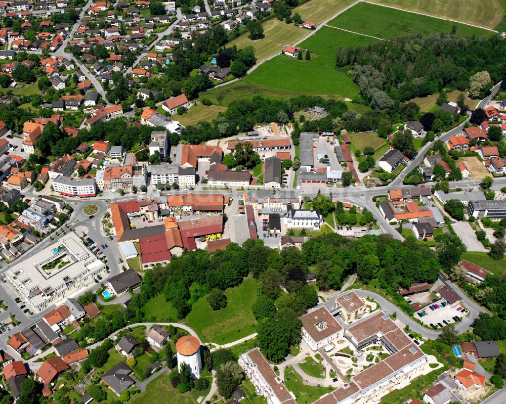 Neuötting von oben - Stadtansicht vom Innenstadtbereich in Neuötting im Bundesland Bayern, Deutschland