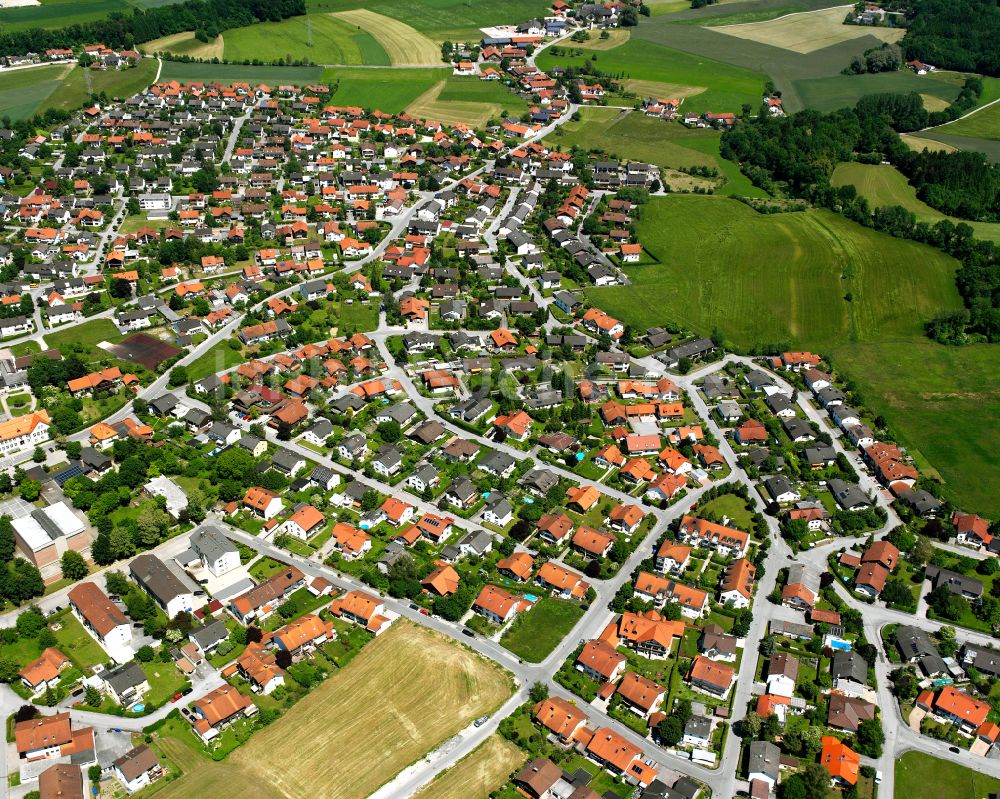 Oberemmerting aus der Vogelperspektive: Stadtansicht vom Innenstadtbereich in Oberemmerting im Bundesland Bayern, Deutschland