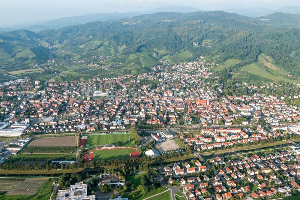 Oberkirch aus der Vogelperspektive: Stadtansicht vom Innenstadtbereich in Oberkirch im Bundesland Baden-Württemberg, Deutschland