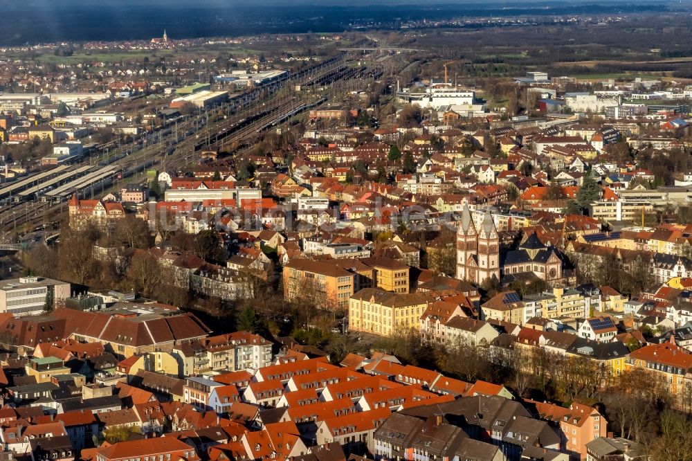 Offenburg aus der Vogelperspektive: Stadtansicht vom Innenstadtbereich in Offenburg im Bundesland Baden-Württemberg, Deutschland