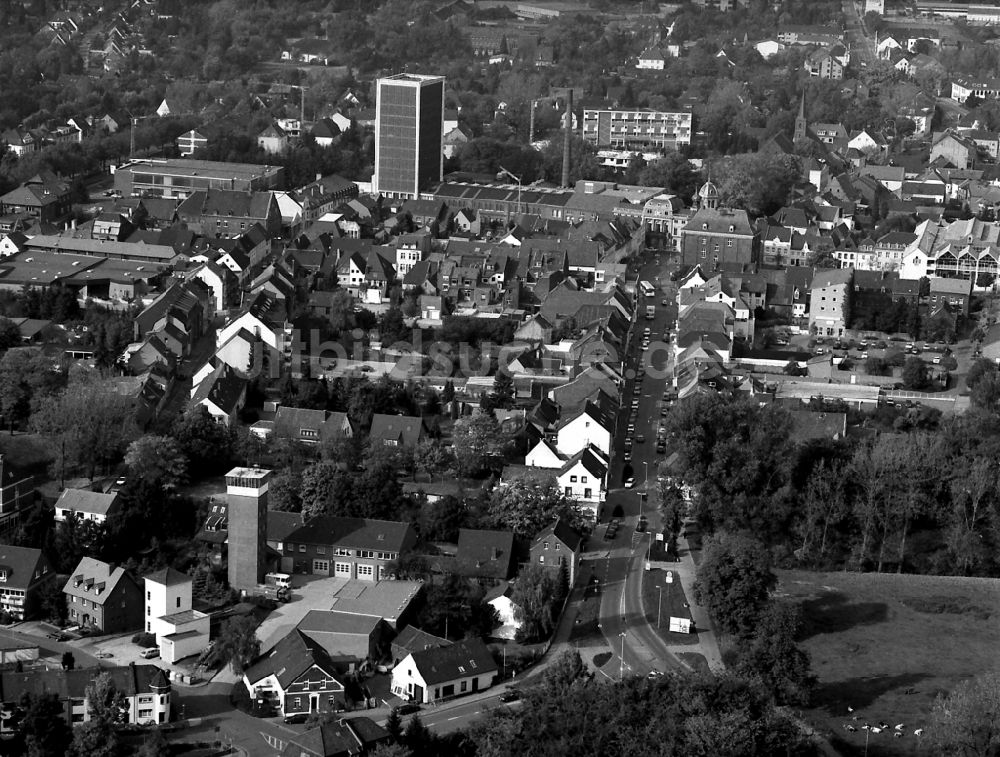 Luftaufnahme Rheinberg - Stadtansicht vom Innenstadtbereich Orsoyer Straße in Rheinberg im Bundesland Nordrhein-Westfalen, Deutschland