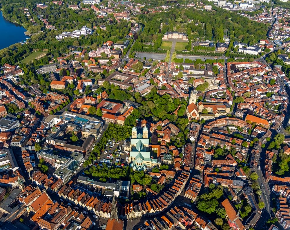 Münster aus der Vogelperspektive: Stadtansicht vom Innenstadtbereich im Ortsteil Altstadt in Münster im Bundesland Nordrhein-Westfalen, Deutschland