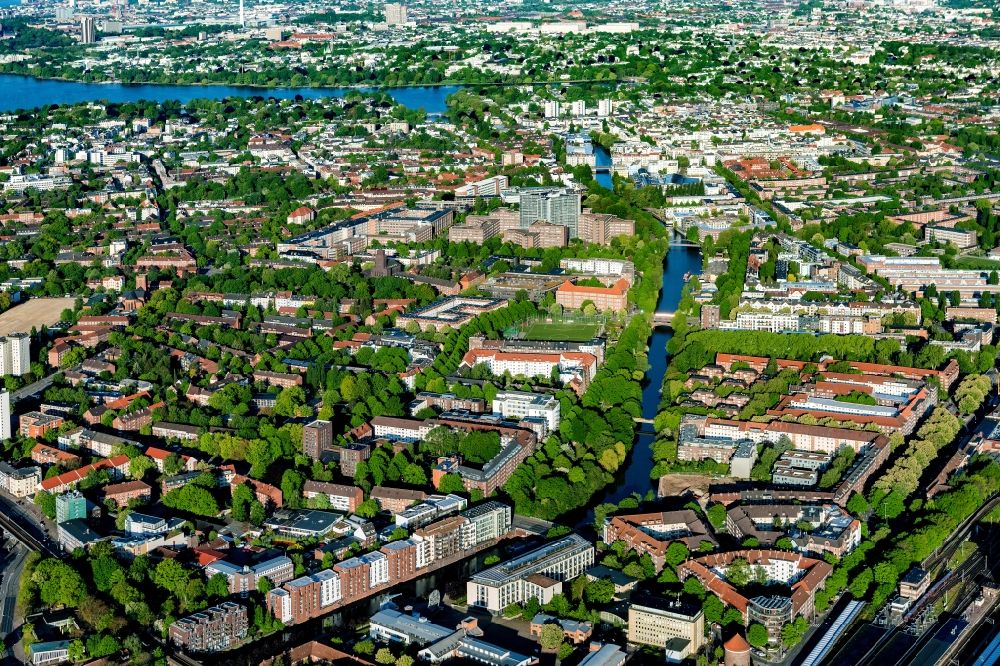 Luftbild Hamburg - Stadtansicht vom Innenstadtbereich im Ortsteil Barmbek in Hamburg, Deutschland