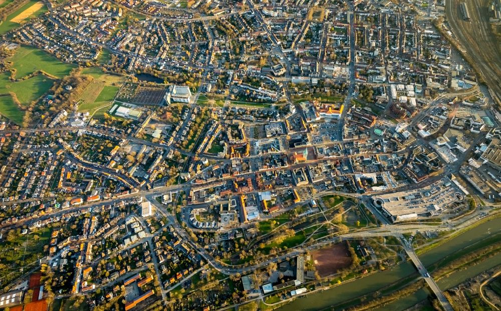 Luftaufnahme Hamm - Stadtansicht vom Innenstadtbereich im Ortsteil Heessen in Hamm im Bundesland Nordrhein-Westfalen, Deutschland