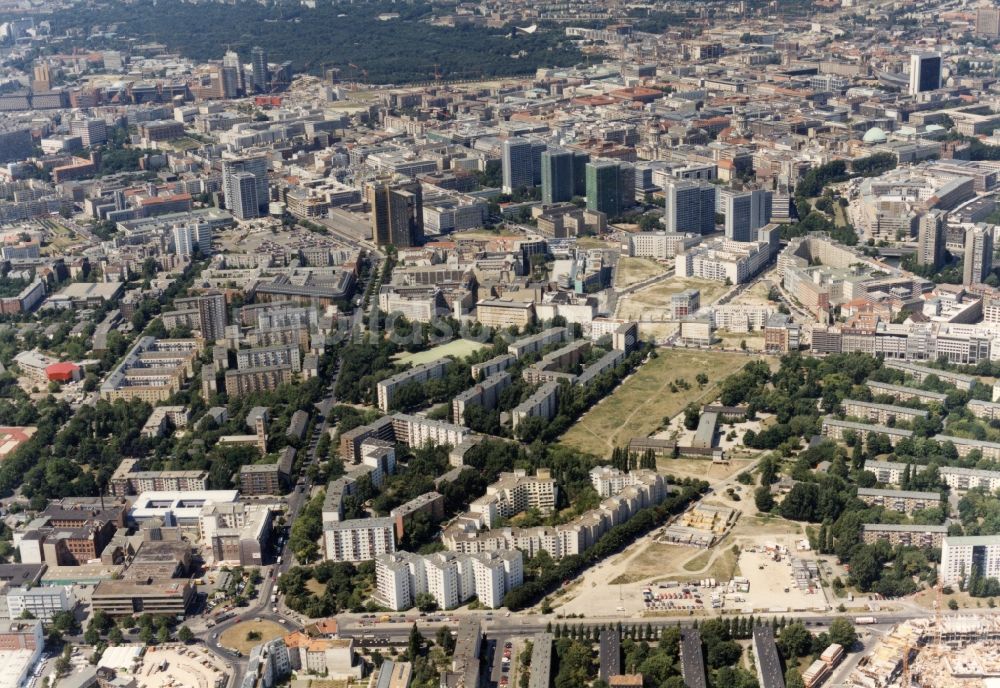Luftbild Berlin - Stadtansicht vom Innenstadtbereich im Ortsteil Kreuzberg in Berlin, Deutschland