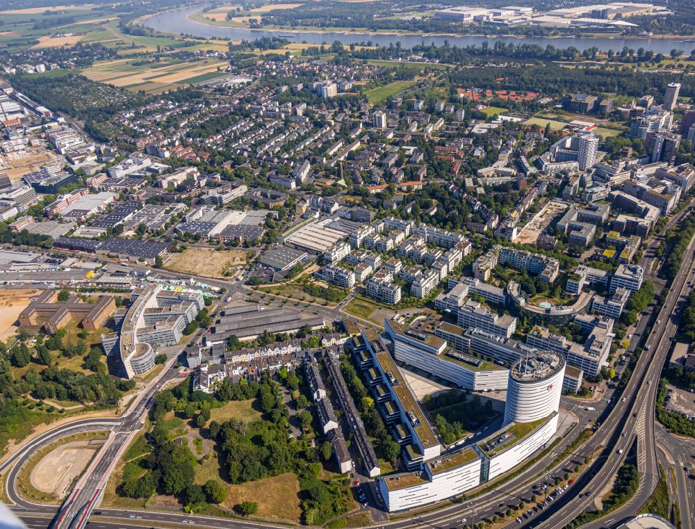Düsseldorf von oben - Stadtansicht vom Innenstadtbereich im Ortsteil Oberkassel in Düsseldorf im Bundesland Nordrhein-Westfalen, Deutschland