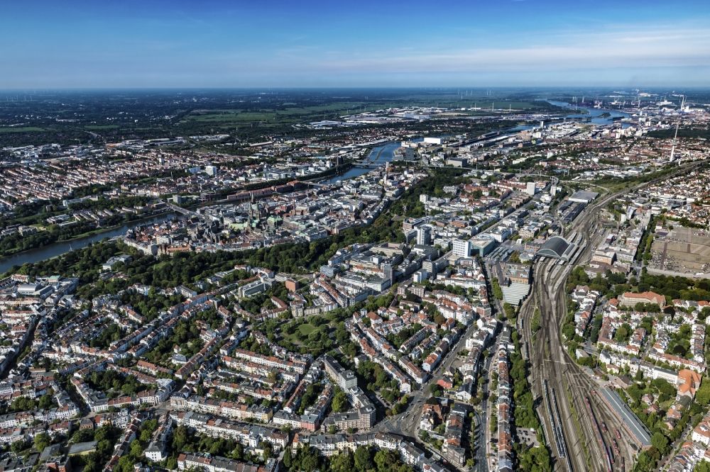 Bremen von oben - Stadtansicht vom Innenstadtbereich im Ortsteil Ostertor in Bremen, Deutschland
