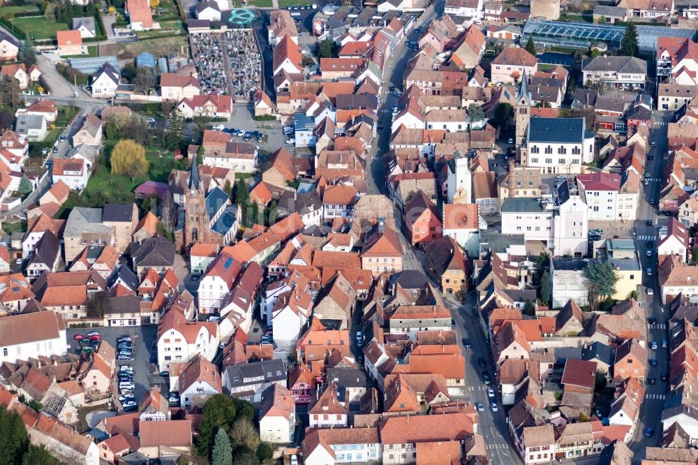 Luftaufnahme Pfaffenhoffen - Stadtansicht vom Innenstadtbereich in Pfaffenhoffen in Grand Est, Frankreich