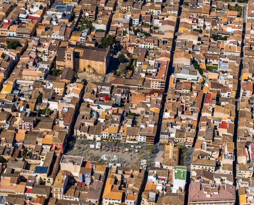 Luftaufnahme Sa Pobla - Stadtansicht vom Innenstadtbereich in Sa Pobla in Balearische Insel Mallorca, Spanien