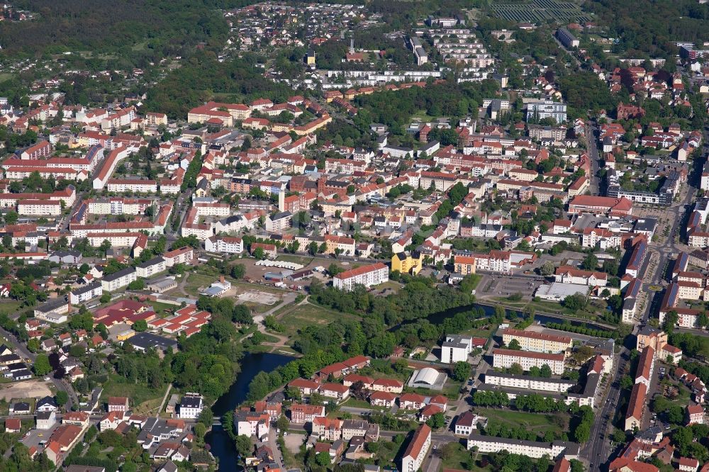 Rathenow von oben - Stadtansicht vom Innenstadtbereich in Rathenow im Bundesland Brandenburg, Deutschland