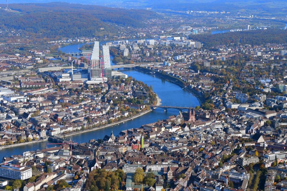 Luftaufnahme Basel - Stadtansicht vom Innenstadtbereich am Rhein mit den neuen Hochhäusern in Basel, Schweiz