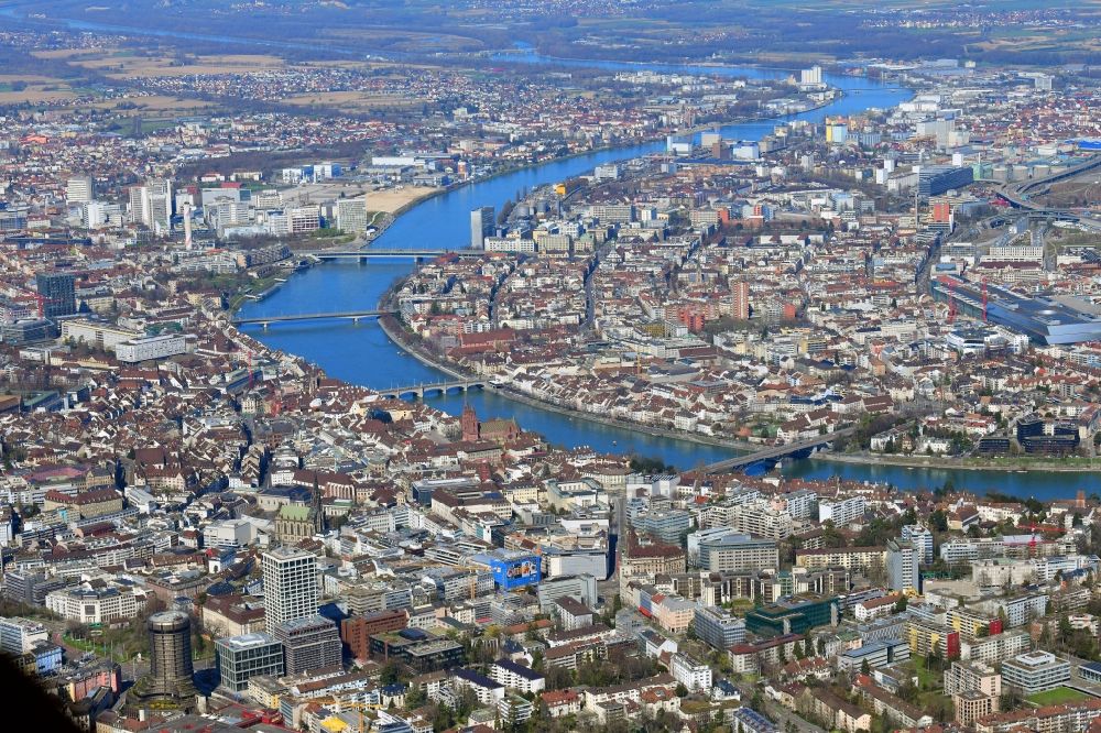Luftaufnahme Basel - Stadtansicht vom Innenstadtbereich und dem Rheinknie in Basel, Schweiz