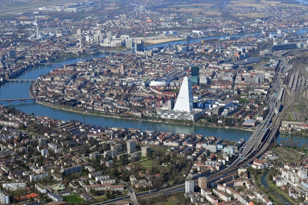 Basel von oben - Stadtansicht vom Innenstadtbereich und dem Rheinknie in Basel, Schweiz
