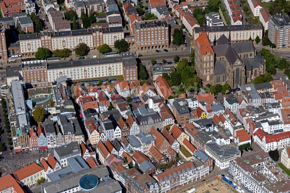 Rostock von oben - Stadtansicht vom Innenstadtbereich in Rostock im Bundesland Mecklenburg-Vorpommern, Deutschland