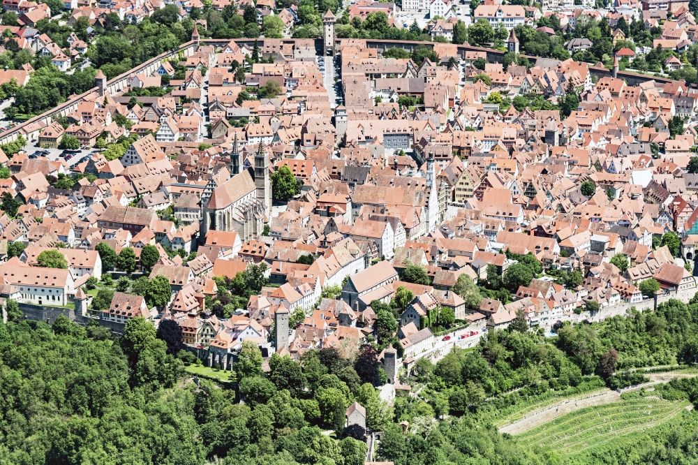 Rothenburg ob der Tauber aus der Vogelperspektive: Stadtansicht vom Innenstadtbereich in Rothenburg ob der Tauber im Bundesland Bayern, Deutschland