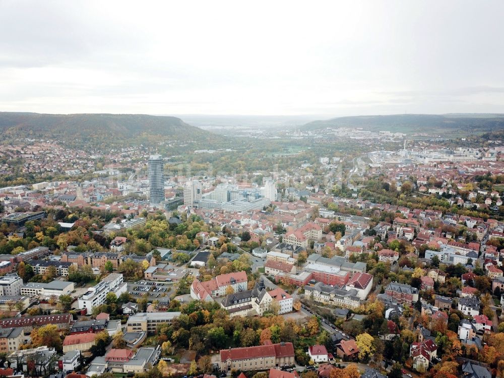 Jena von oben - Stadtansicht vom Innenstadtbereich im Saalethal in Jena im Bundesland Thüringen, Deutschland