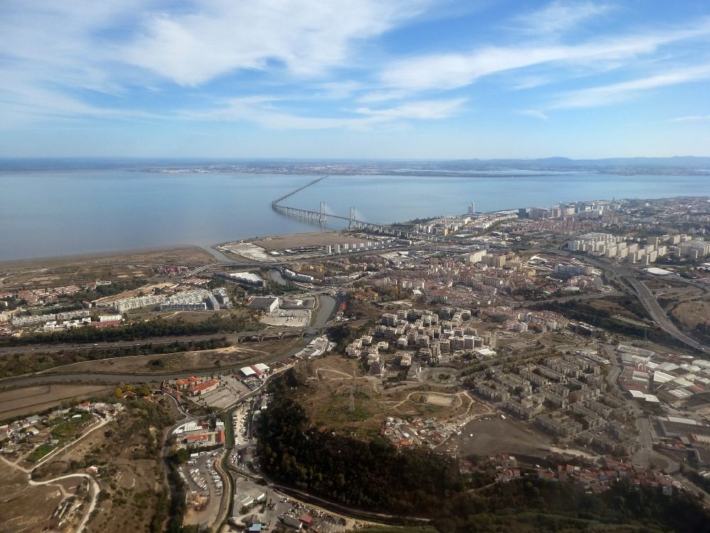 Luftbild Sacavem - Stadtansicht vom Innenstadtbereich in Sacavem in Lisboa, Portugal