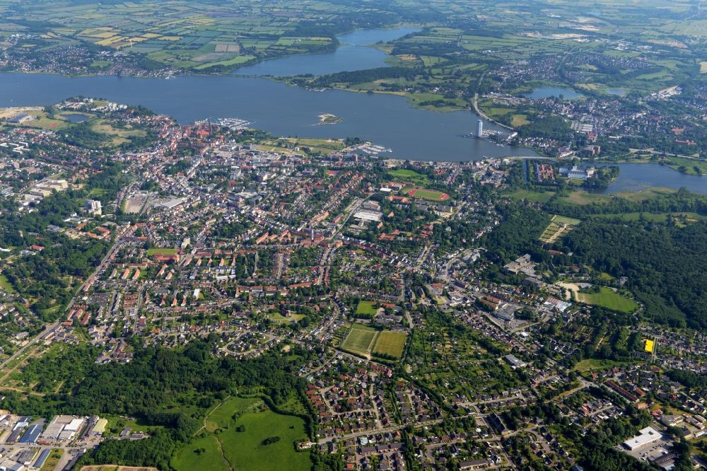Schleswig von oben - Stadtansicht vom Innenstadtbereich in Schleswig im Bundesland Schleswig-Holstein
