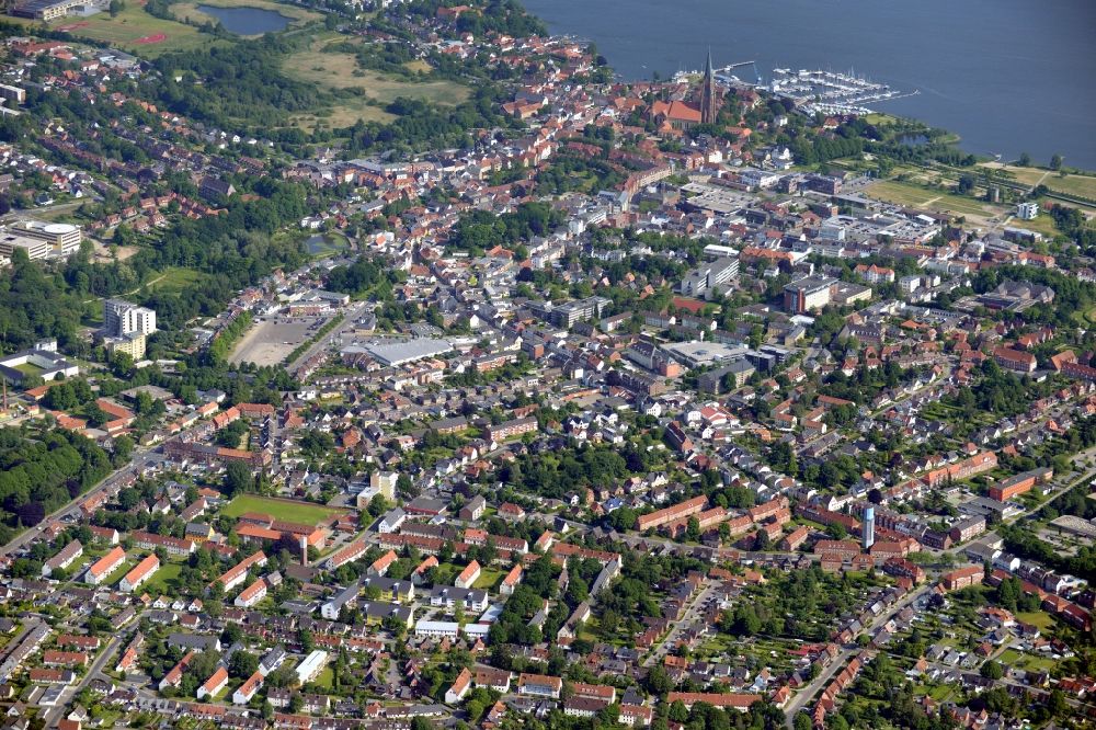 Luftaufnahme Schleswig - Stadtansicht vom Innenstadtbereich in Schleswig im Bundesland Schleswig-Holstein