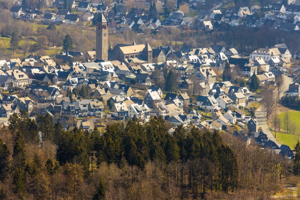 Luftaufnahme Schmallenberg - Stadtansicht vom Innenstadtbereich in Schmallenberg im Bundesland Nordrhein-Westfalen, Deutschland