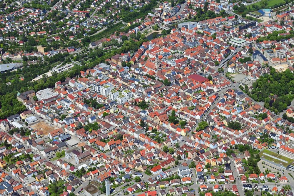 Luftaufnahme Tuttlingen - Stadtansicht im Innenstadtbereich im Stadtgebiet in Tuttlingen im Bundesland Baden-Württemberg, Deutschland