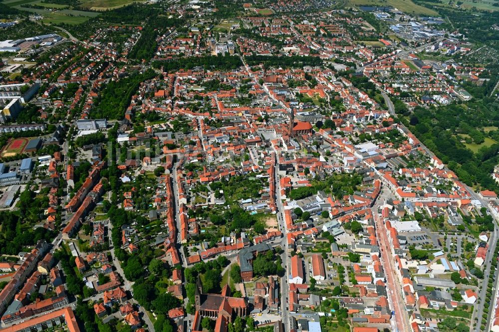 Luftaufnahme Stendal - Stadtansicht vom Innenstadtbereich in Stendal im Bundesland Sachsen-Anhalt, Deutschland