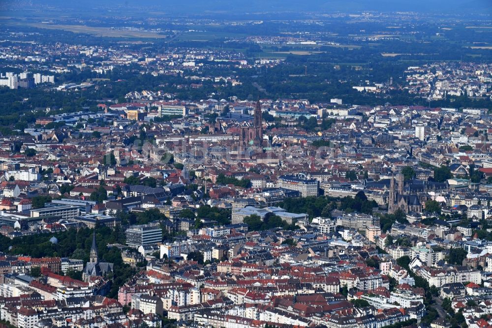 Luftaufnahme Strasbourg - Straßburg - Stadtansicht vom Innenstadtbereich in Strasbourg - Straßburg in Grand Est, Frankreich
