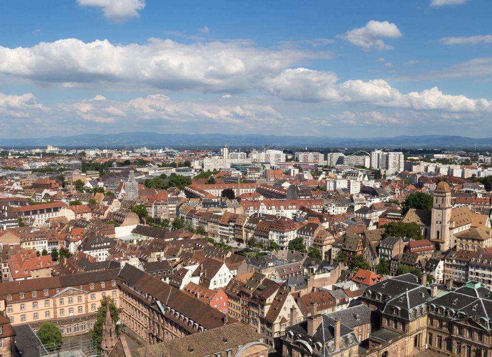 Luftbild Strasbourg - Straßburg - Stadtansicht vom Innenstadtbereich in Strasbourg - Straßburg in Grand Est, Frankreich