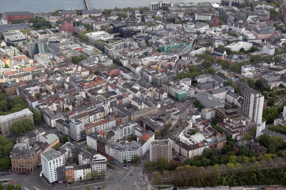 Luftbild Mainz - Stadtansicht vom Innenstadtbereich mit den Straßen Große Bleiche und Große Langgasse im Stadtteil Altstadt in Mainz im Bundesland Rheinland-Pfalz, Deutschland