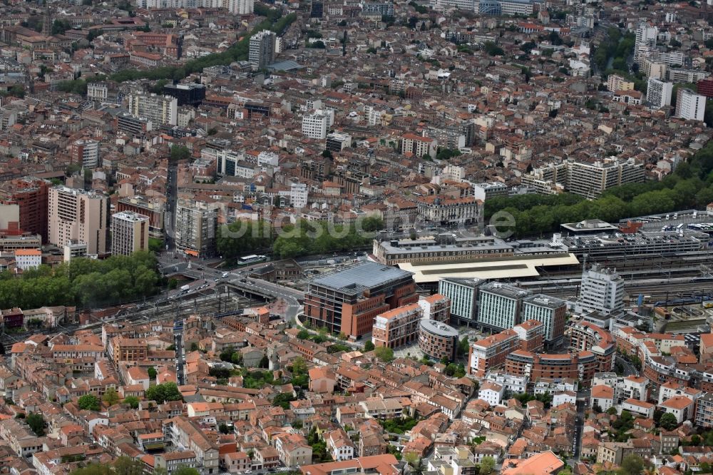 Luftaufnahme Toulouse - Stadtansicht vom Innenstadtbereich in Toulouse in Languedoc-Roussillon Midi-Pyrenees, Frankreich