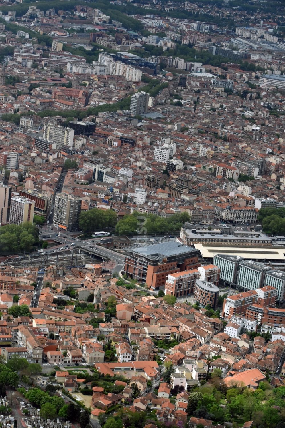 Toulouse von oben - Stadtansicht vom Innenstadtbereich in Toulouse in Languedoc-Roussillon Midi-Pyrenees, Frankreich