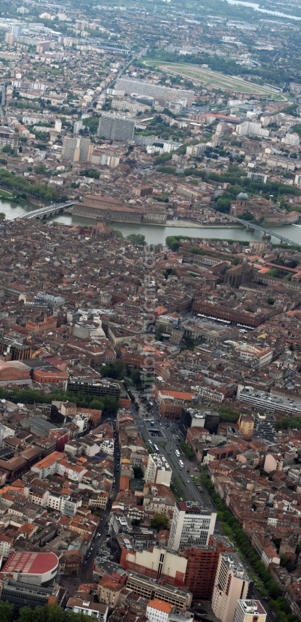 Toulouse aus der Vogelperspektive: Stadtansicht vom Innenstadtbereich in Toulouse in Languedoc-Roussillon Midi-Pyrenees, Frankreich