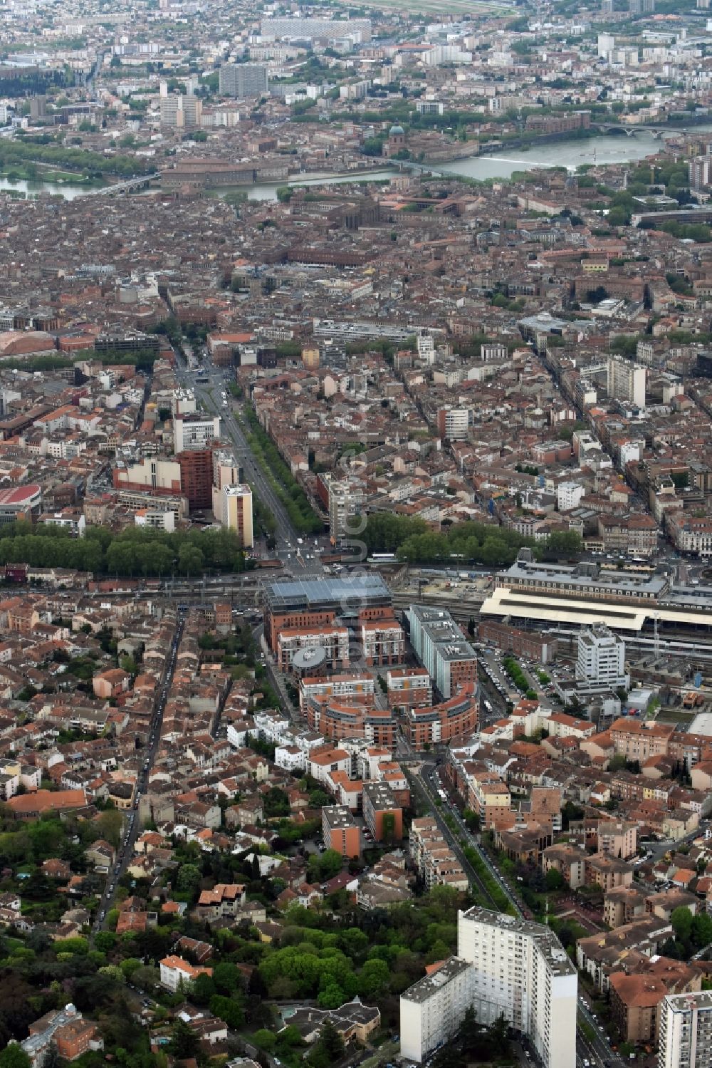 Luftbild Toulouse - Stadtansicht vom Innenstadtbereich in Toulouse in Languedoc-Roussillon Midi-Pyrenees, Frankreich