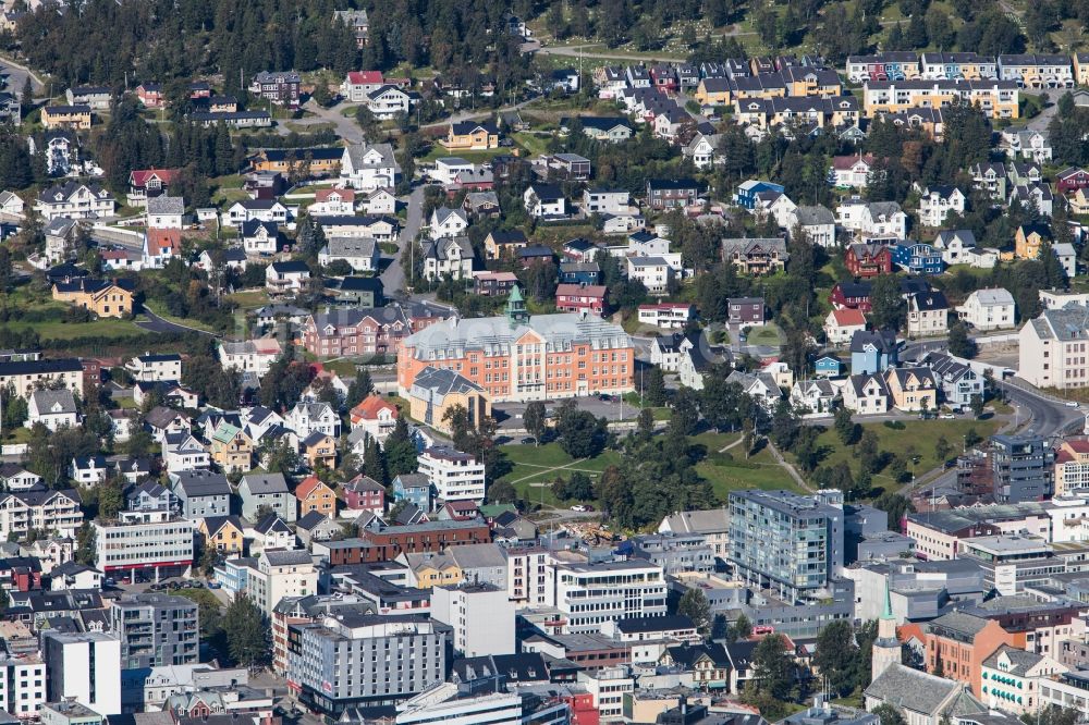 Tromsö von oben - Stadtansicht vom Innenstadtbereich in Tromsö in Troms, Norwegen