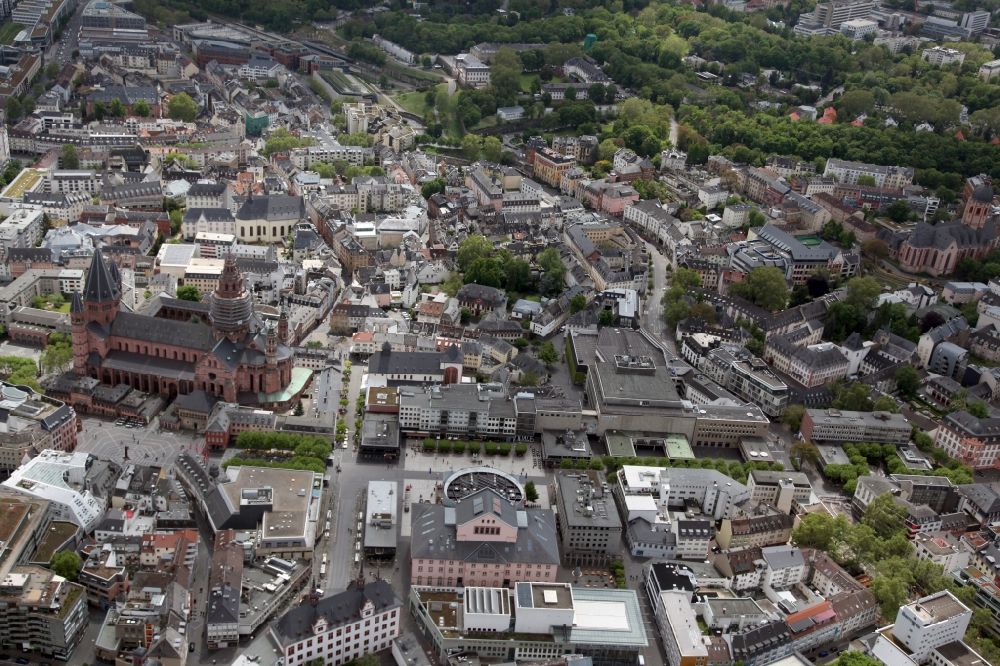 Luftbild Mainz - Stadtansicht des Innenstadtbereiches der Altstadt in Mainz im Bundesland Rheinland-Pfalz, Deutschland
