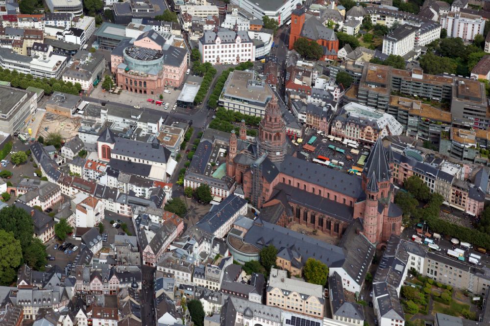 Mainz aus der Vogelperspektive: Stadtansicht des Innenstadtbereiches der Altstadt in Mainz im Bundesland Rheinland-Pfalz, Deutschland