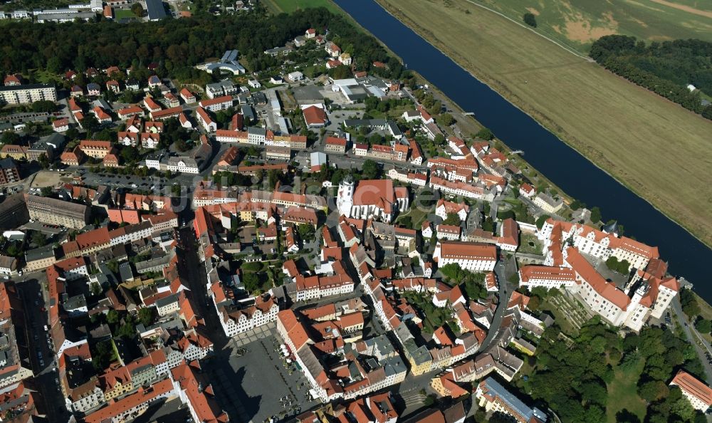 Torgau aus der Vogelperspektive: Stadtansicht des Innenstadtbereiches der Altstadt in Torgau im Bundesland Sachsen