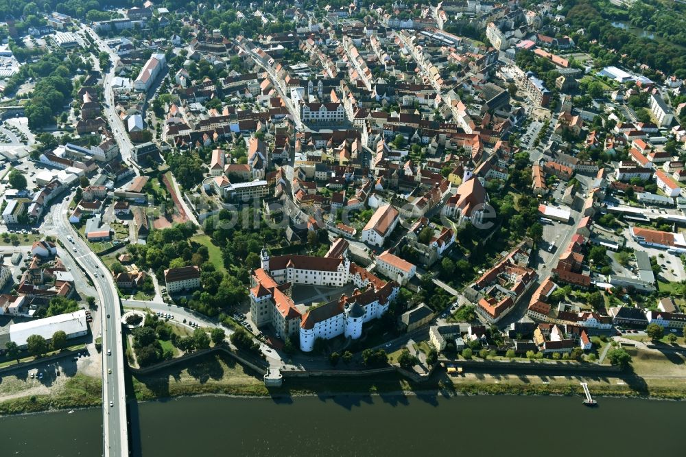 Luftaufnahme Torgau - Stadtansicht des Innenstadtbereiches der Altstadt in Torgau im Bundesland Sachsen