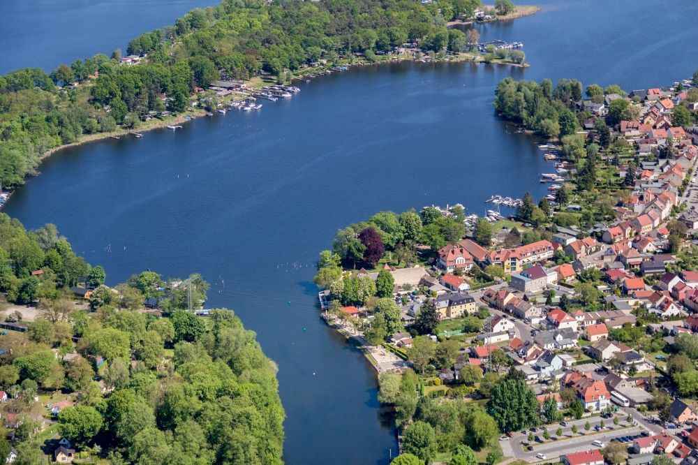 Luftaufnahme Schwielowsee - Stadtansicht des Innenstadtbereiches von Caputh in Schwielowsee im Bundesland Brandenburg, Deutschland