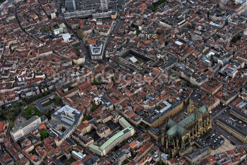 Luftaufnahme Metz - Stadtansicht des Innenstadtbereiches am Centre Commercial Saint-Jacques am Place du Forum in Metz in Alsace-Champagne-Ardenne-Lorraine, Frankreich