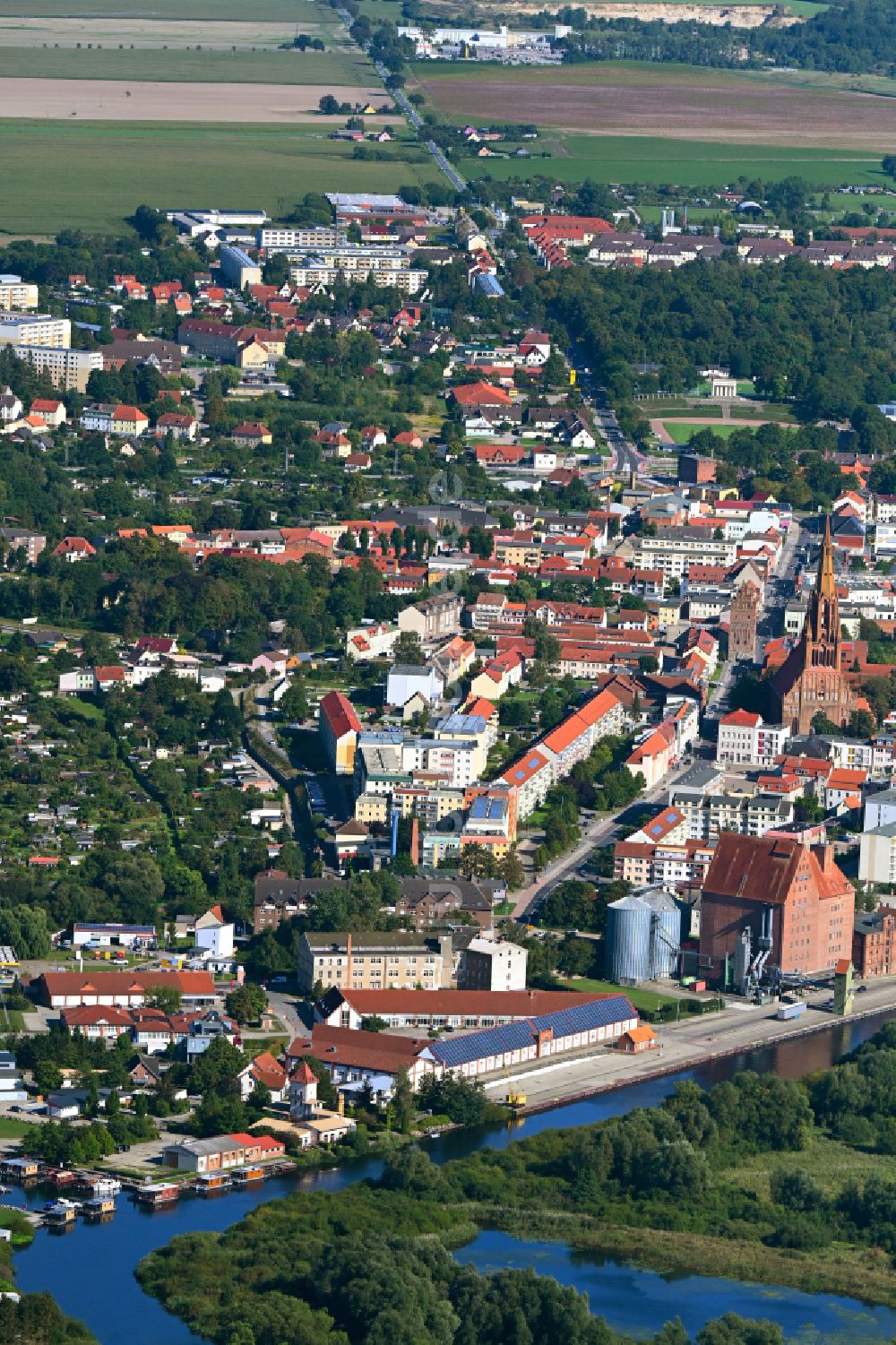 Luftaufnahme Demmin - Stadtansicht des Innenstadtbereiches von Demmin im Bundesland Mecklenburg-Vorpommern, Deutschland