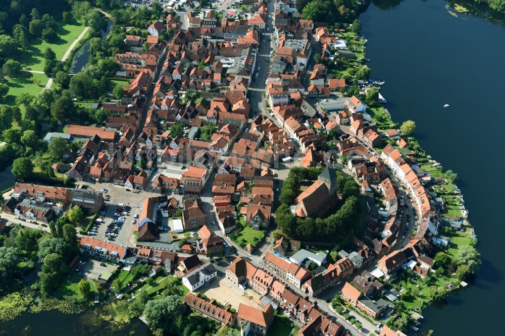 Luftbild Mölln - Stadtansicht des Innenstadtbereiches zwischen Stadtsee und Schulsee in Mölln im Bundesland Schleswig-Holstein