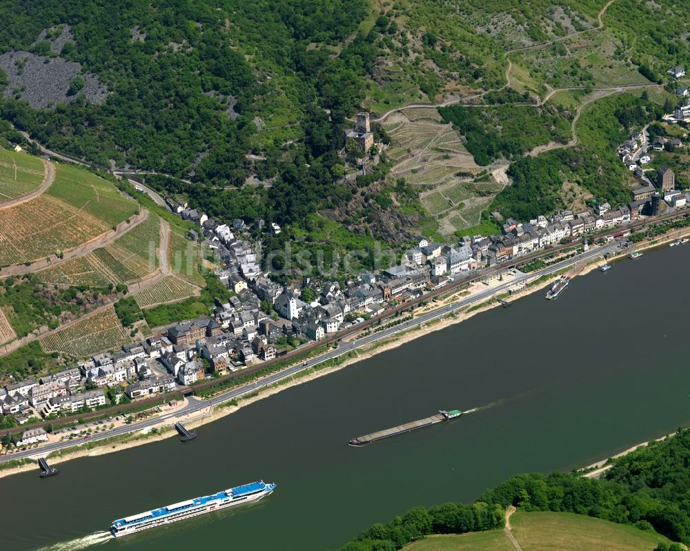 Kaub aus der Vogelperspektive: Stadtansicht von Kaub am Ufer des Rheins im Bundesland Rheinland-Pfalz
