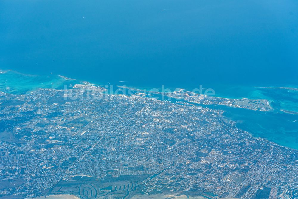 Luftaufnahme Nassau - Stadtansicht am Küstenbereich Atlantic Ocean in Nassau in New Providence, Bahamas