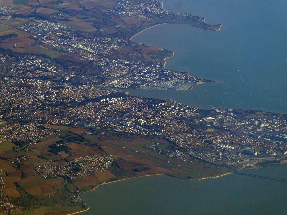 La Rochelle aus der Vogelperspektive: Stadtansicht am Küstenbereich des Atlantik in La Rochelle in Nouvelle-Aquitaine, Frankreich